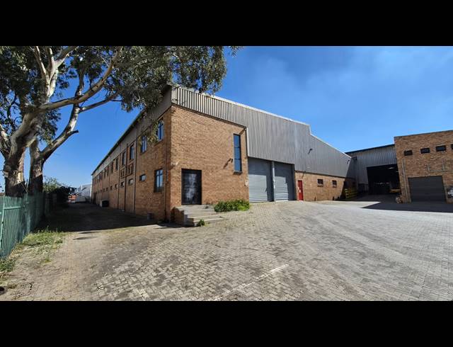 2,396M² WAREHOUSE TO LET IN JET PARK